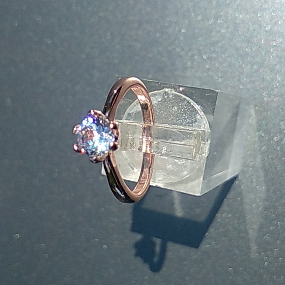 Rose gold plated solitaire - Picture 4 of 6